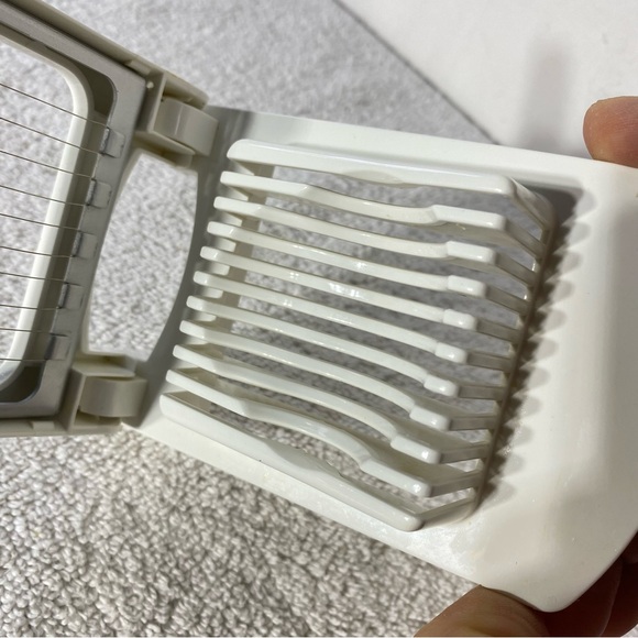 5/$35 Vintage The Pampered Chef White Egg Slicer Plus - Picture 11 of 16